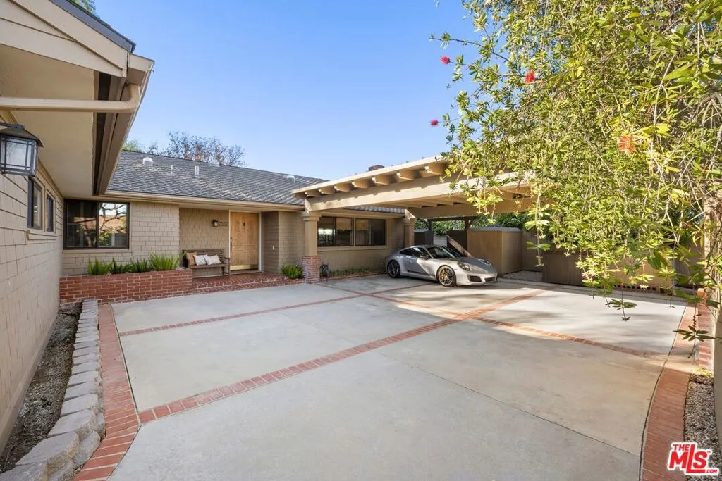 2557 Roscomare Road, Los Angeles, California 90077 home-pic-24